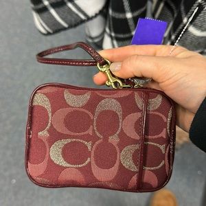 💜Coach Red Wristlet